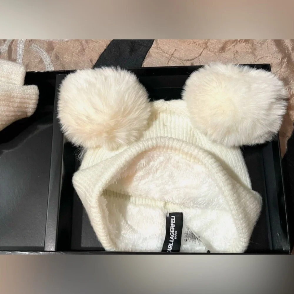 Karl Lagerfeld Hat & Gloves 2PC Set in Karl Largerfeld Gift Box❤️NWT Retail: $98 - Picture 7 of 11
